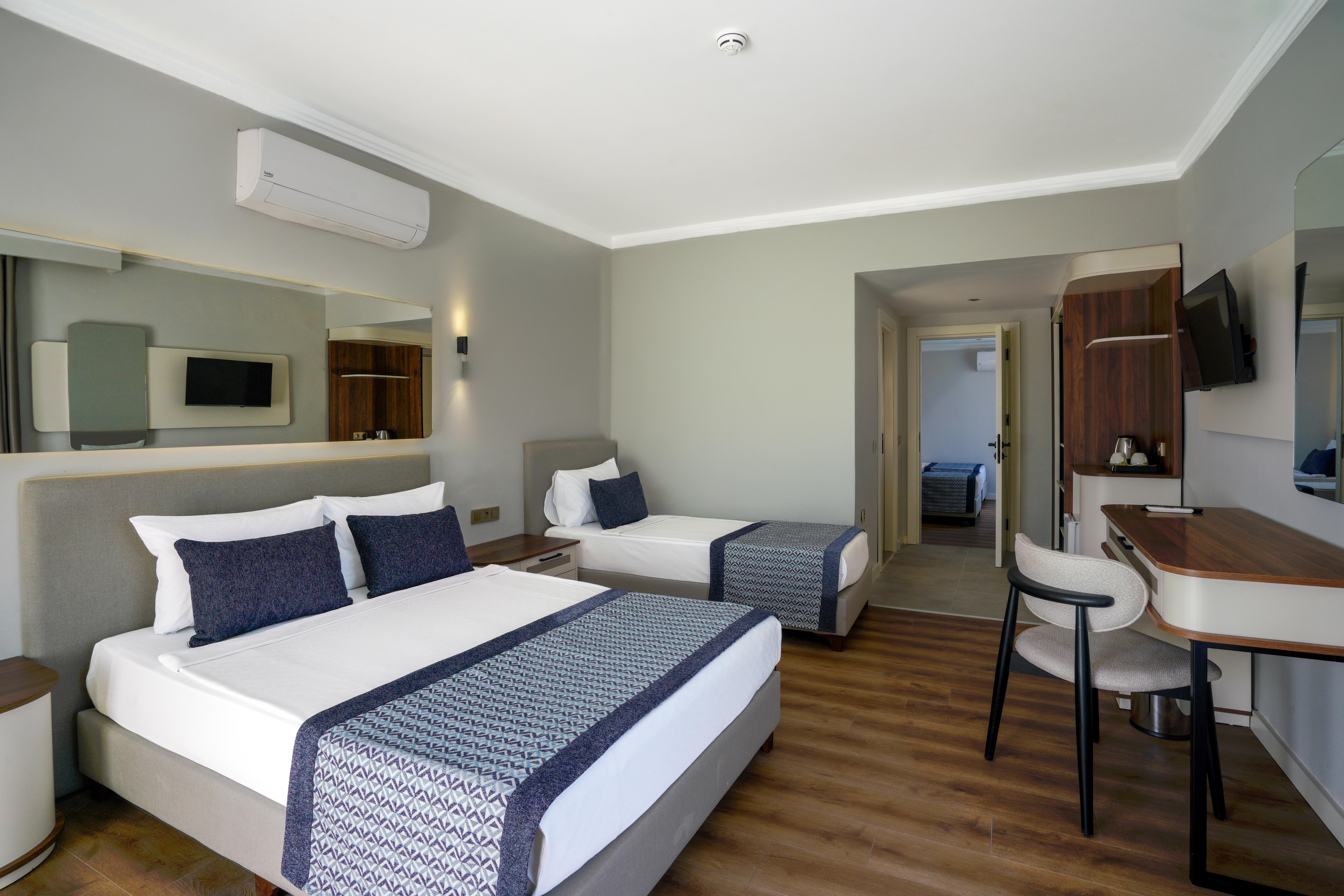 En az 2 yetişkin, En fazla 4 yetişkin veya 3 yetişkin + 1 çocuk.