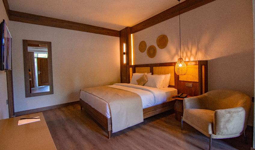 En az 2 yetişkin, En fazla 2 yetişkin + 1 bebek (0-2 yaş).