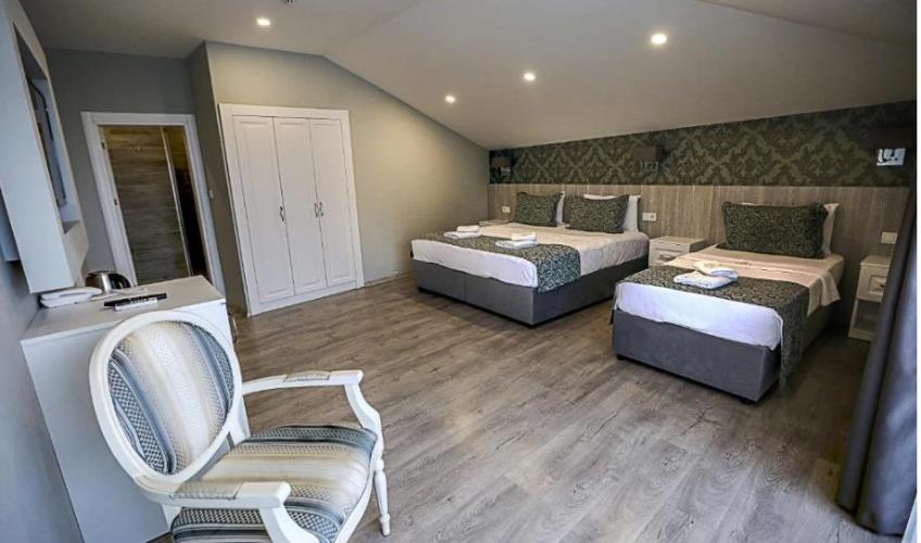 En fazla 3 yetişkin + 1 bebek (0-2 yaş).