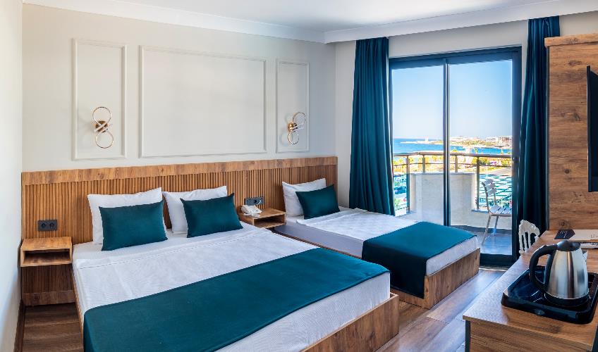 En fazla 4 yetişkin + 1 bebek (0-2 yaş).