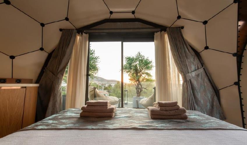 En fazla 2 yetişkin.