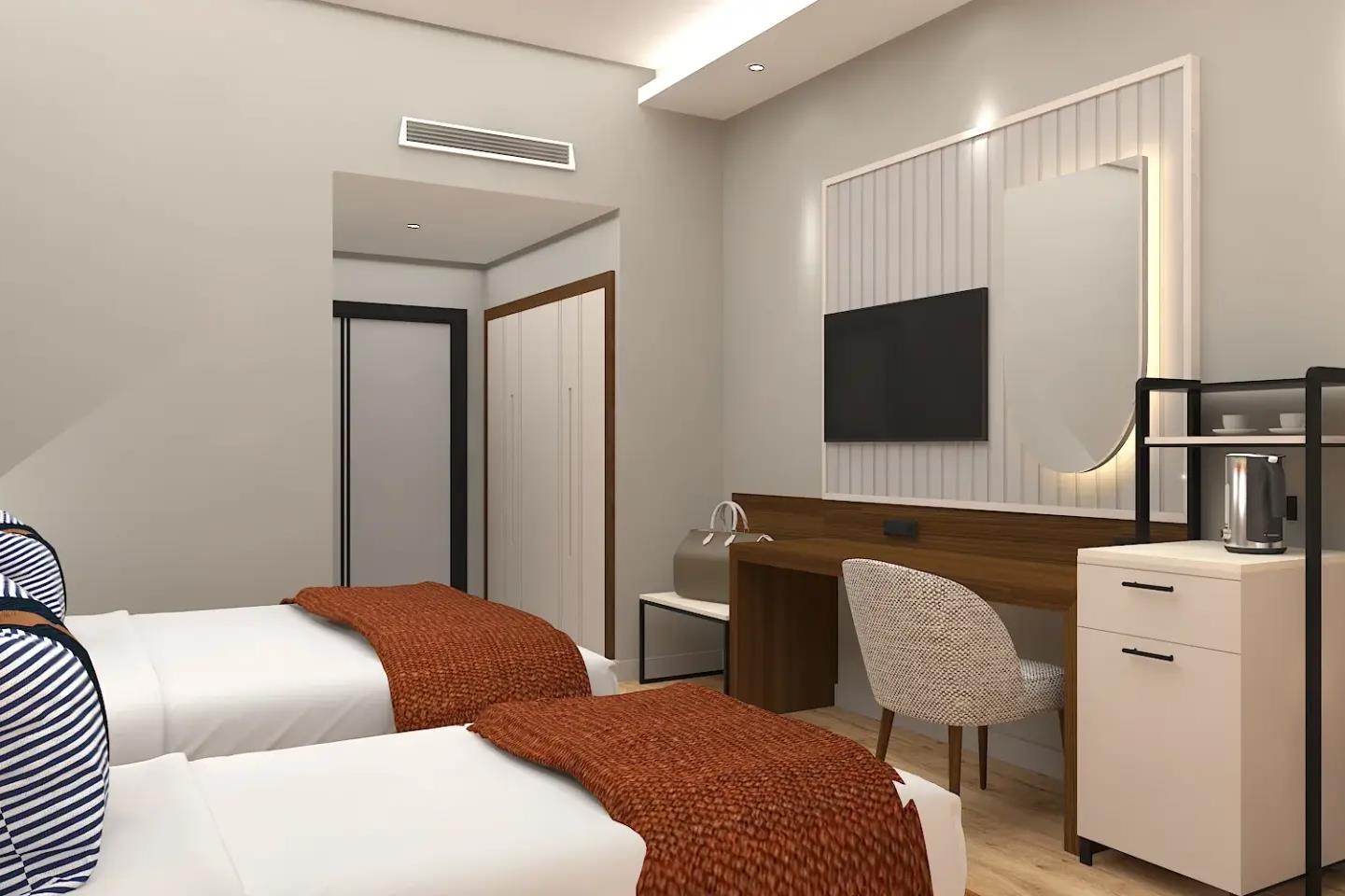 En fazla 3 yetişkin veya 2 yetişkin + 1 çocuk.