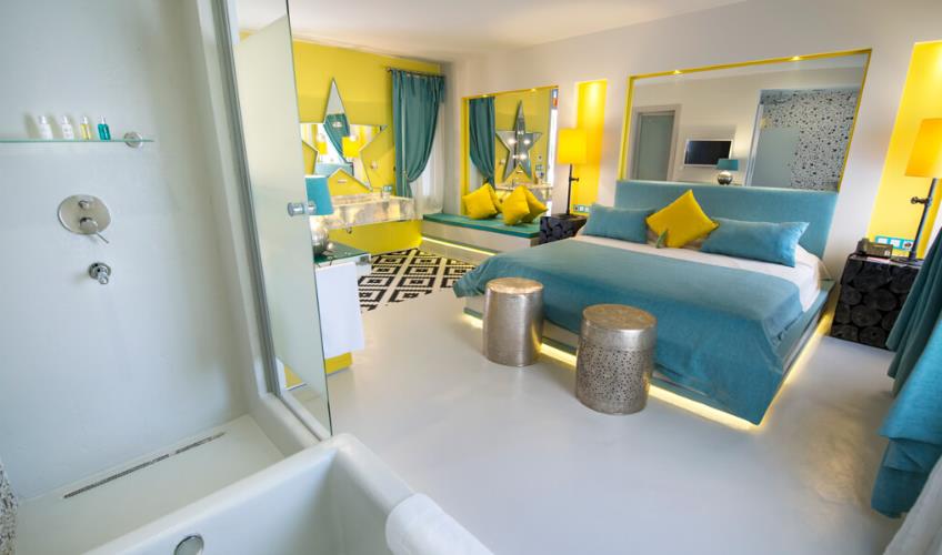 En fazla 2 yetişkin + 1 çocuk + 1 bebek (0-2 yaş) veya 1 yetişkin + 1 çocuk + 1 bebek (0-2 yaş).