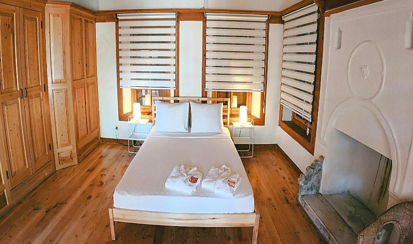 En fazla 2 yetişkin.