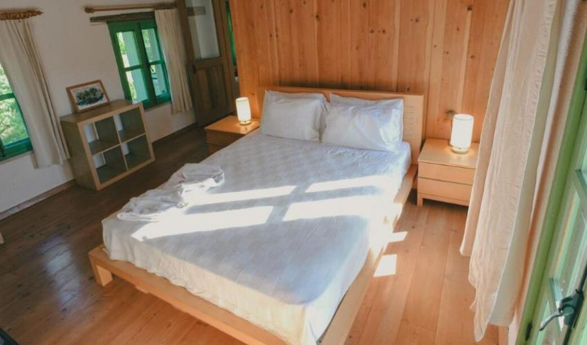 En fazla 4 yetişkin.