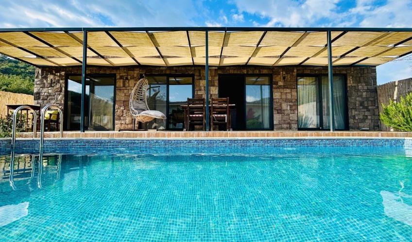 En az 4 yetişkin, En fazla 4 yetişkin + 1 bebek (0-2 yaş).