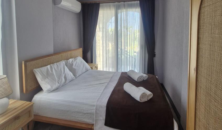 En fazla 2 yetişkin.