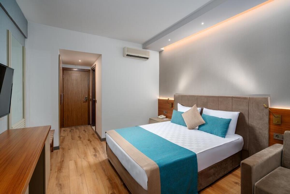 En fazla 3 yetişkin veya 2 yetişkin + 1 çocuk.