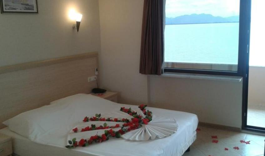 En fazla 2 yetişkin + 1 çocuk veya 1 yetişkin + 1 çocuk.