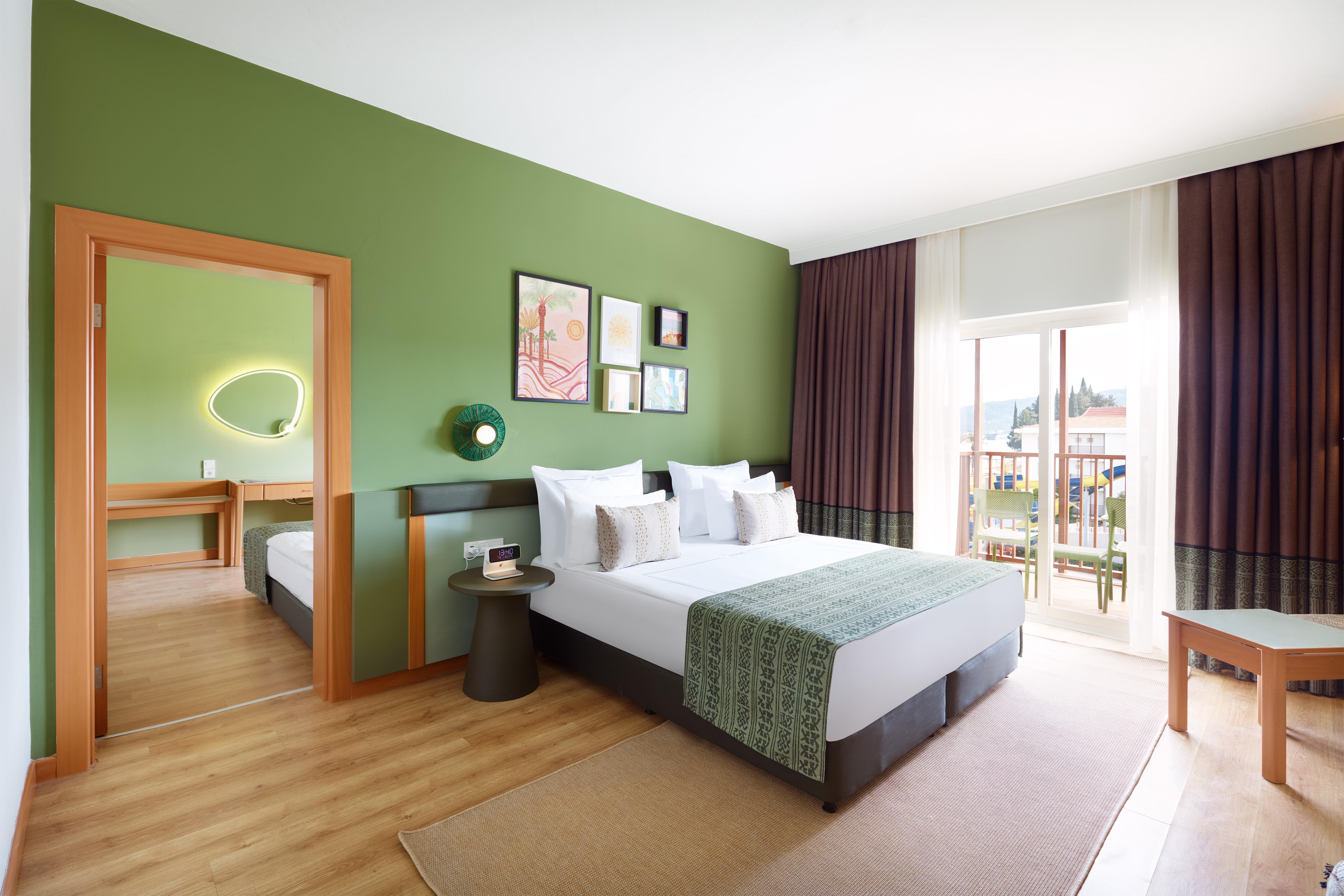 En az 3 yetişkin, En fazla 4 yetişkin + 1 çocuk veya 3 yetişkin + 2 çocuk.