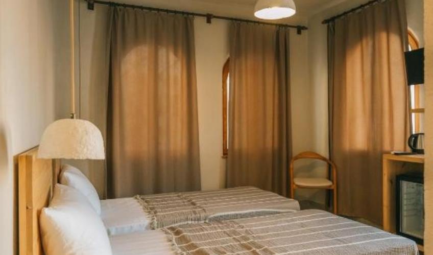 En fazla 2 yetişkin.