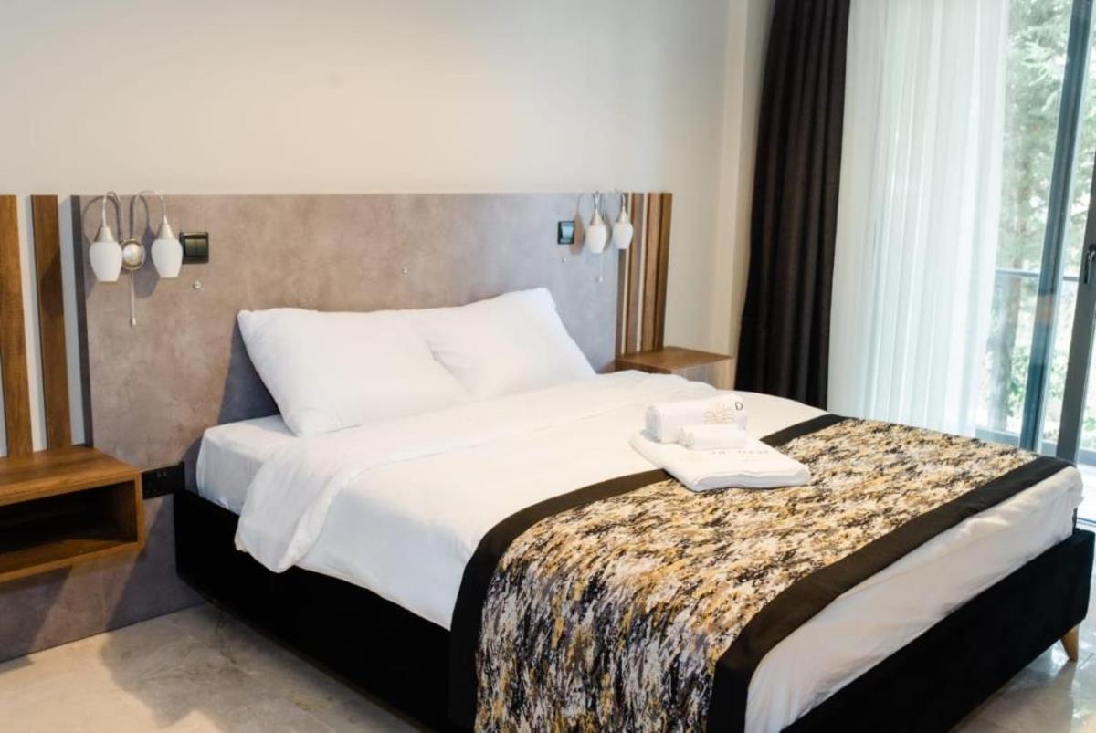 En fazla 2 yetişkin + 1 çocuk veya 1 yetişkin + 1 çocuk.