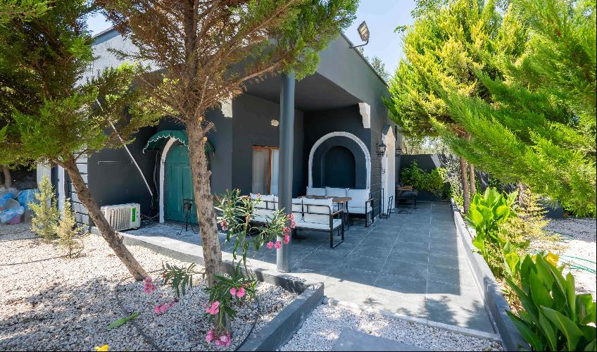 En fazla 4 yetişkin + 2 çocuk veya 3 yetişkin + 2 çocuk.