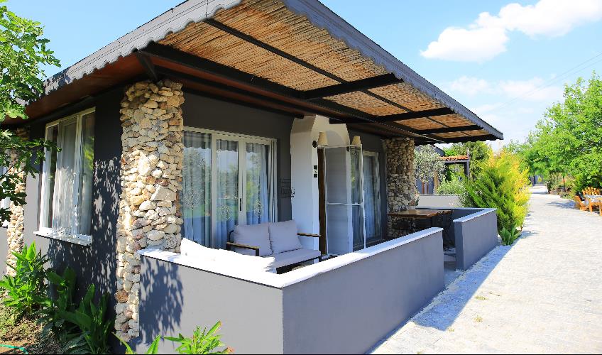 En fazla 4 yetişkin.