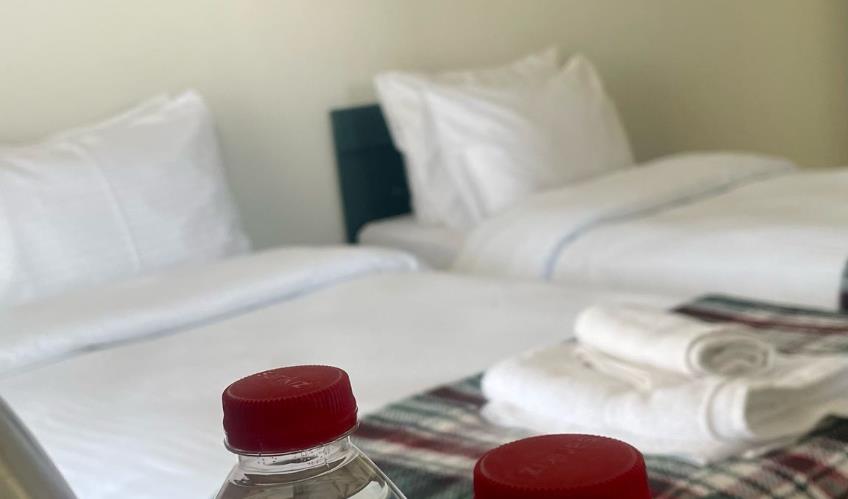 En fazla 2 yetişkin.