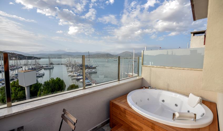 En fazla 4 yetişkin.