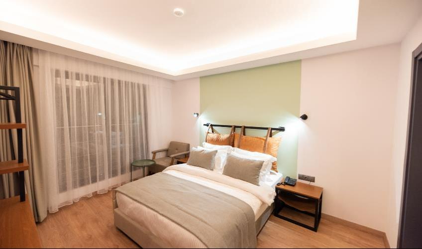 En fazla 2 yetişkin.