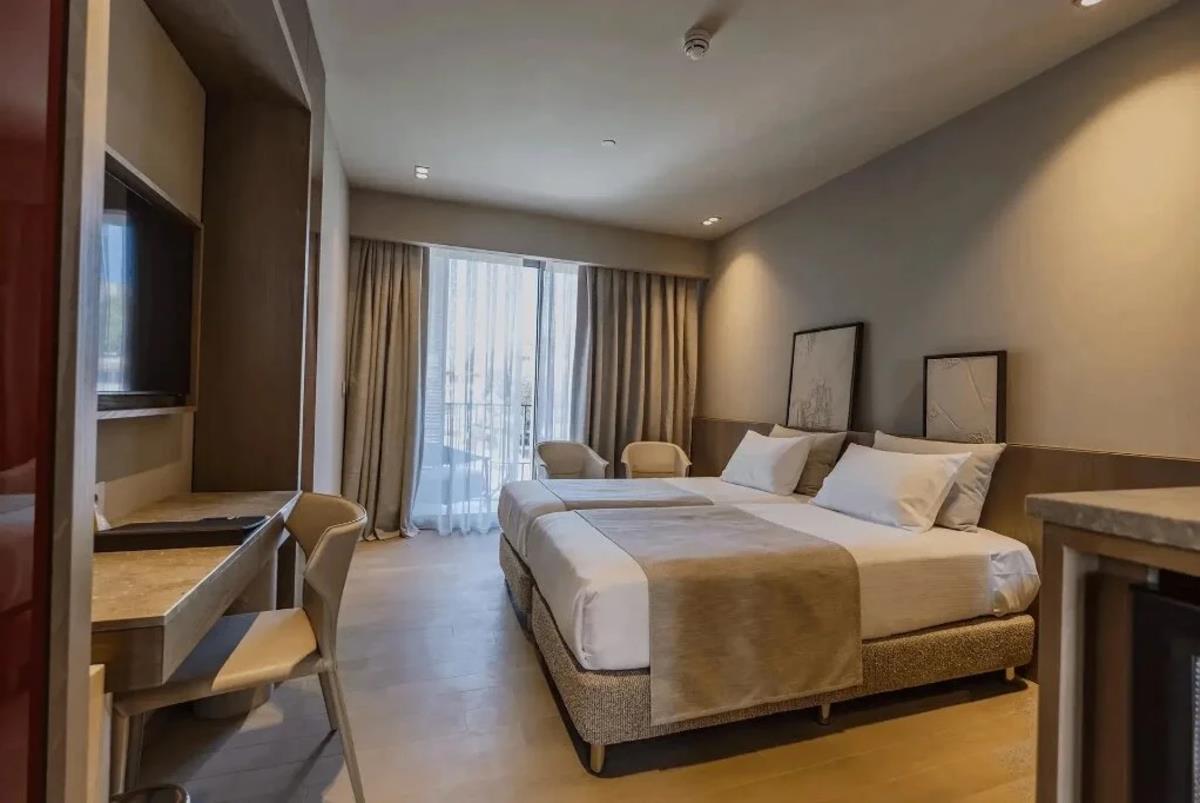 En fazla 2 yetişkin + 1 çocuk veya 1 yetişkin + 1 çocuk.