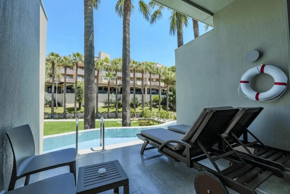 En fazla 3 yetişkin.