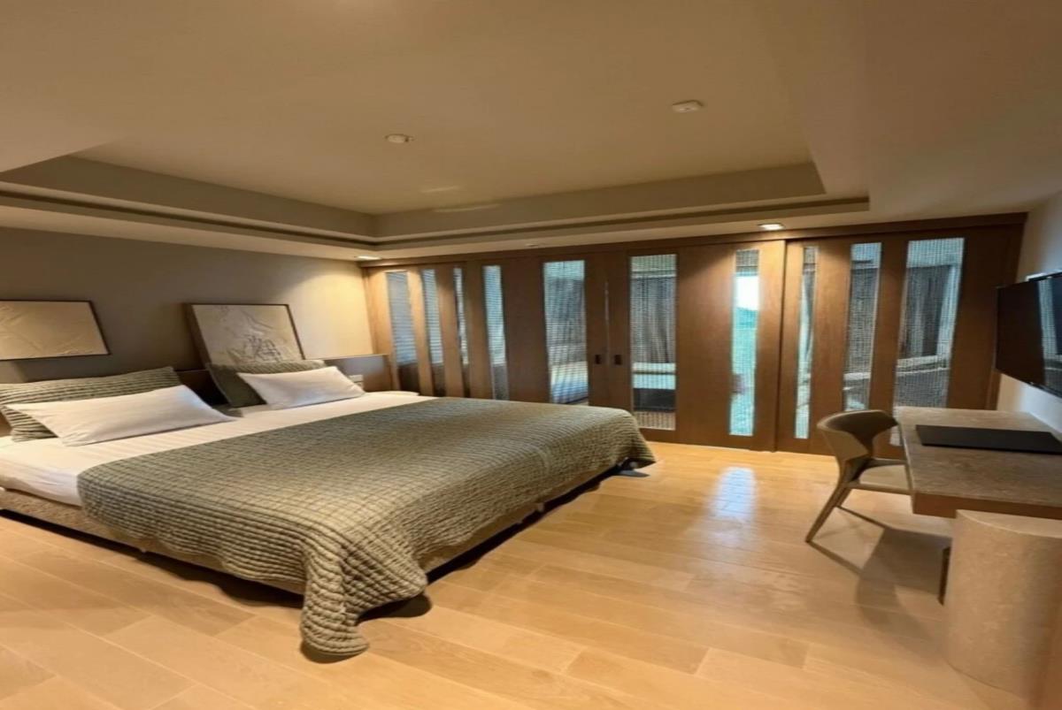 En fazla 3 yetişkin + 1 çocuk veya 2 yetişkin + 2 çocuk.