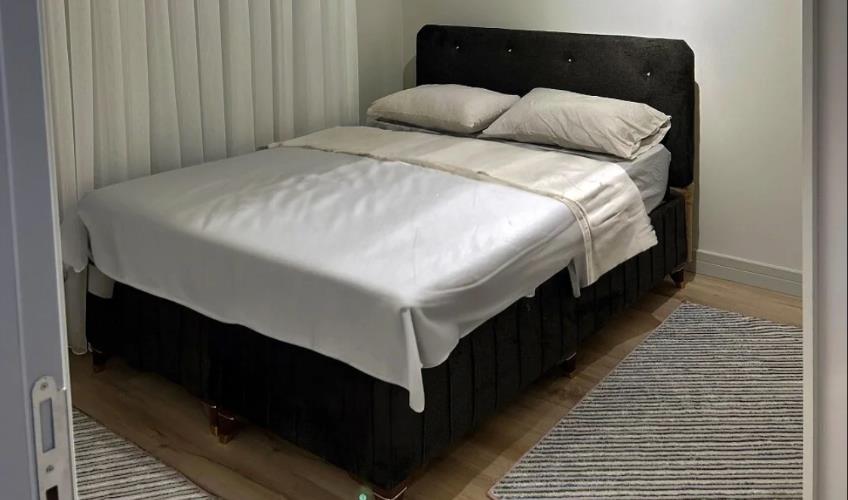 En fazla 4 yetişkin.