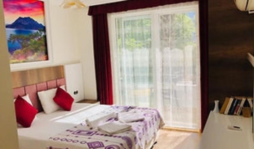 En az 4 yetişkin, En fazla 4 yetişkin.