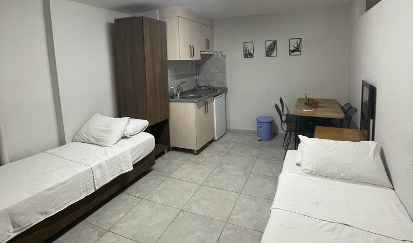 En fazla 4 yetişkin + 2 çocuk + 1 bebek (0-2 yaş) veya 3 yetişkin + 2 çocuk + 1 bebek (0-2 yaş).