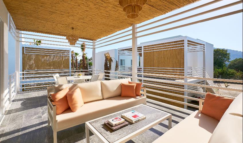 En fazla 4 yetişkin.