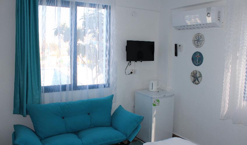 En fazla 3 yetişkin + 1 bebek (0-2 yaş).