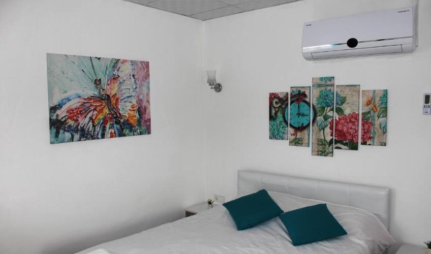 En fazla 4 yetişkin + 1 bebek (0-2 yaş).