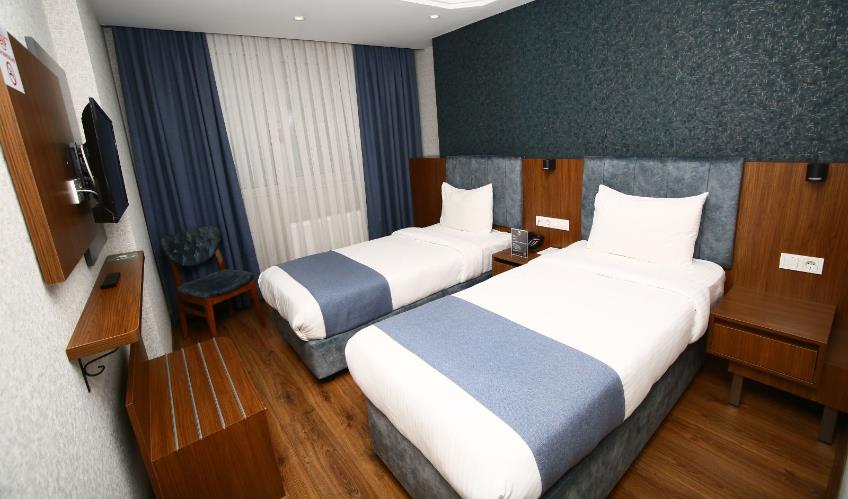 En fazla 2 yetişkin.