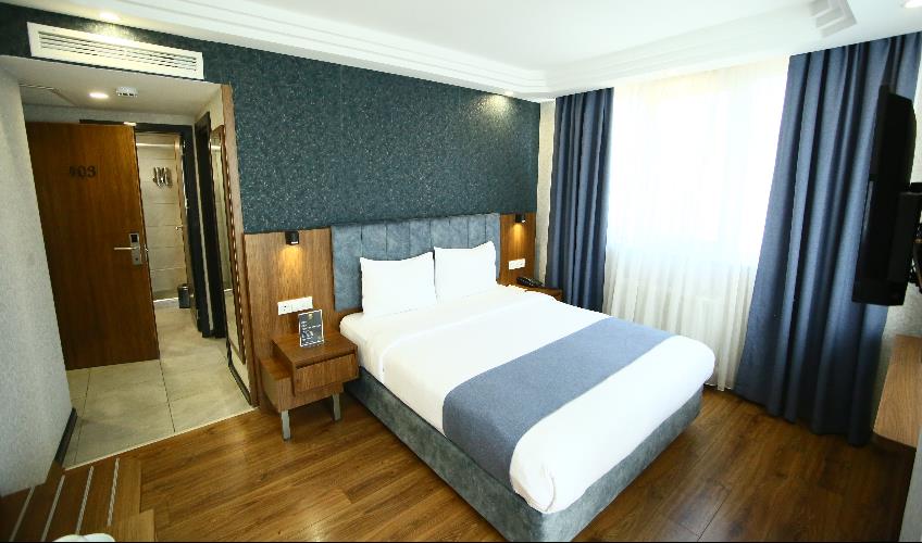 En fazla 4 yetişkin.