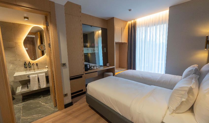 En fazla 2 yetişkin.