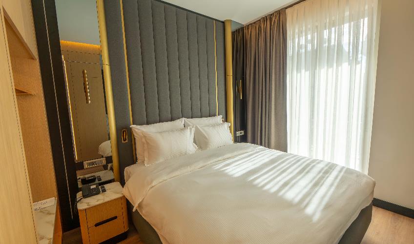 En fazla 2 yetişkin.