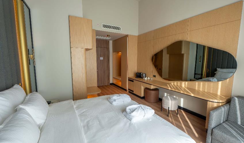 En fazla 2 yetişkin.