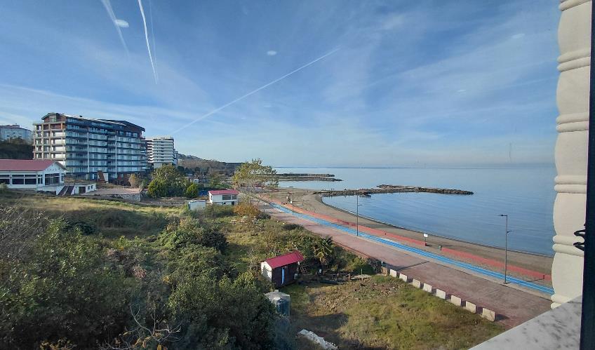 En fazla 3 yetişkin + 1 bebek (0-2 yaş).