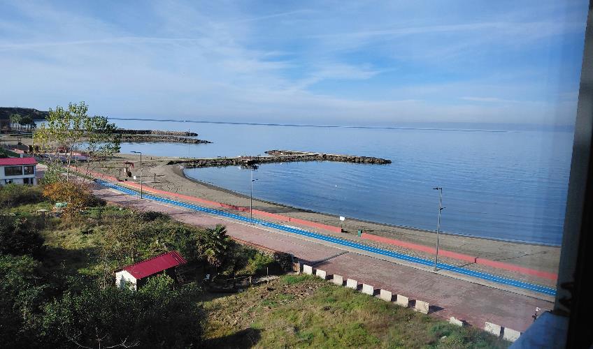 En fazla 2 yetişkin + 1 bebek (0-2 yaş).