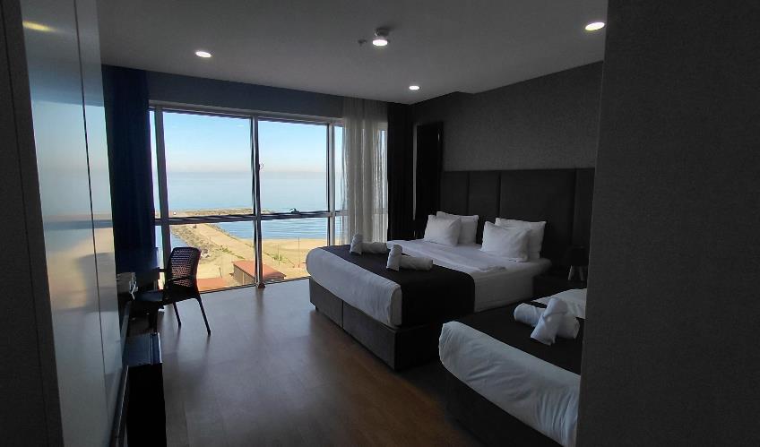 En fazla 3 yetişkin + 1 bebek (0-2 yaş).