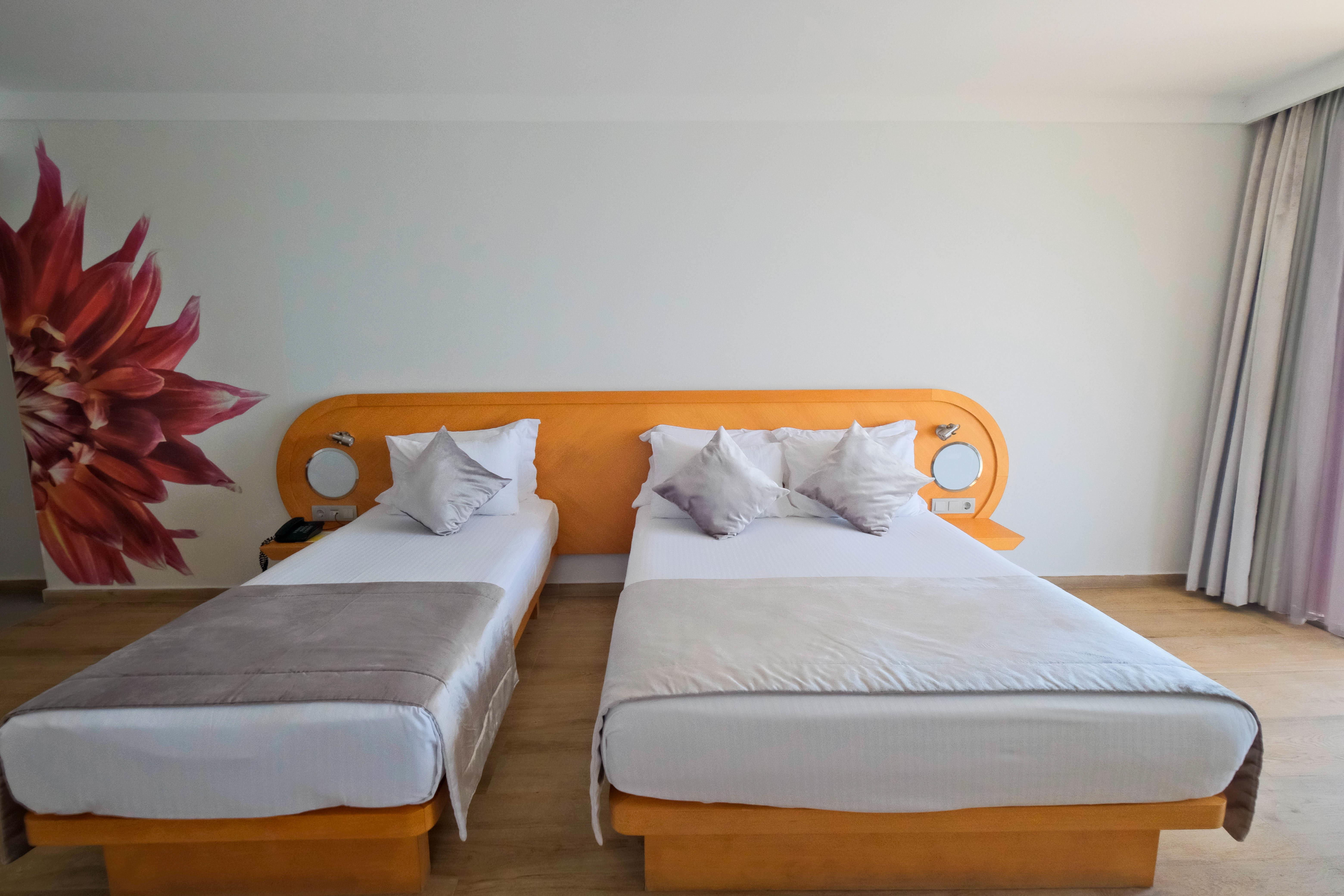 En fazla 3 yetişkin veya 2 yetişkin + 1 çocuk.