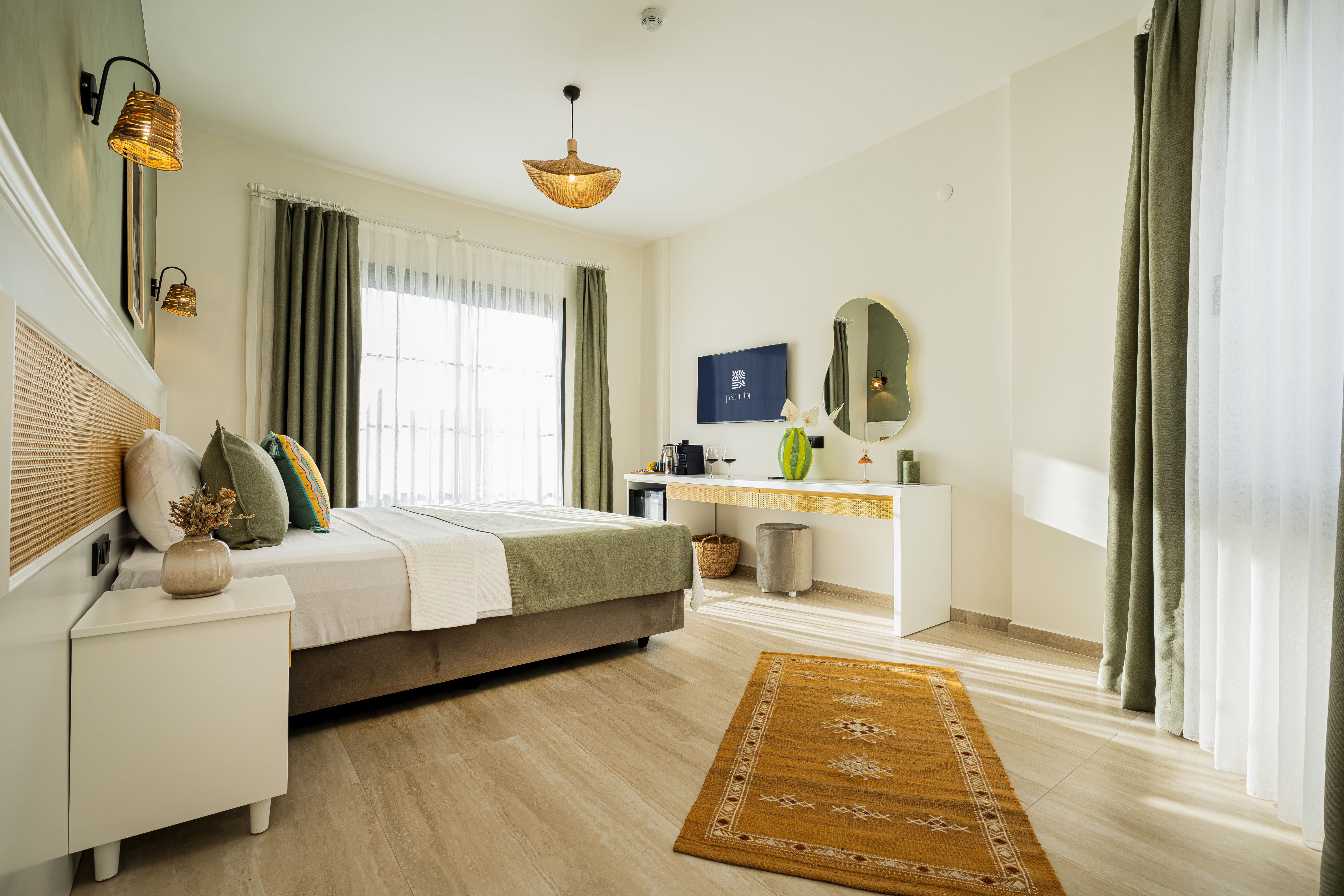 En fazla 3 yetişkin.