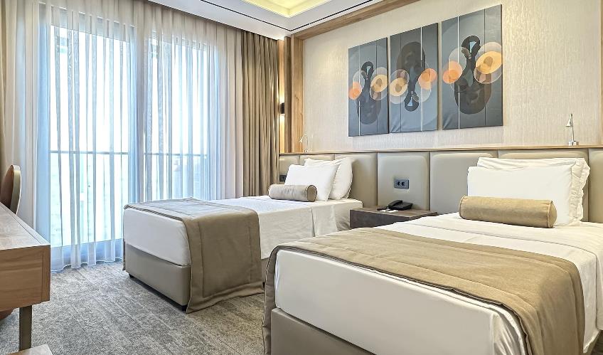 En fazla 2 yetişkin.