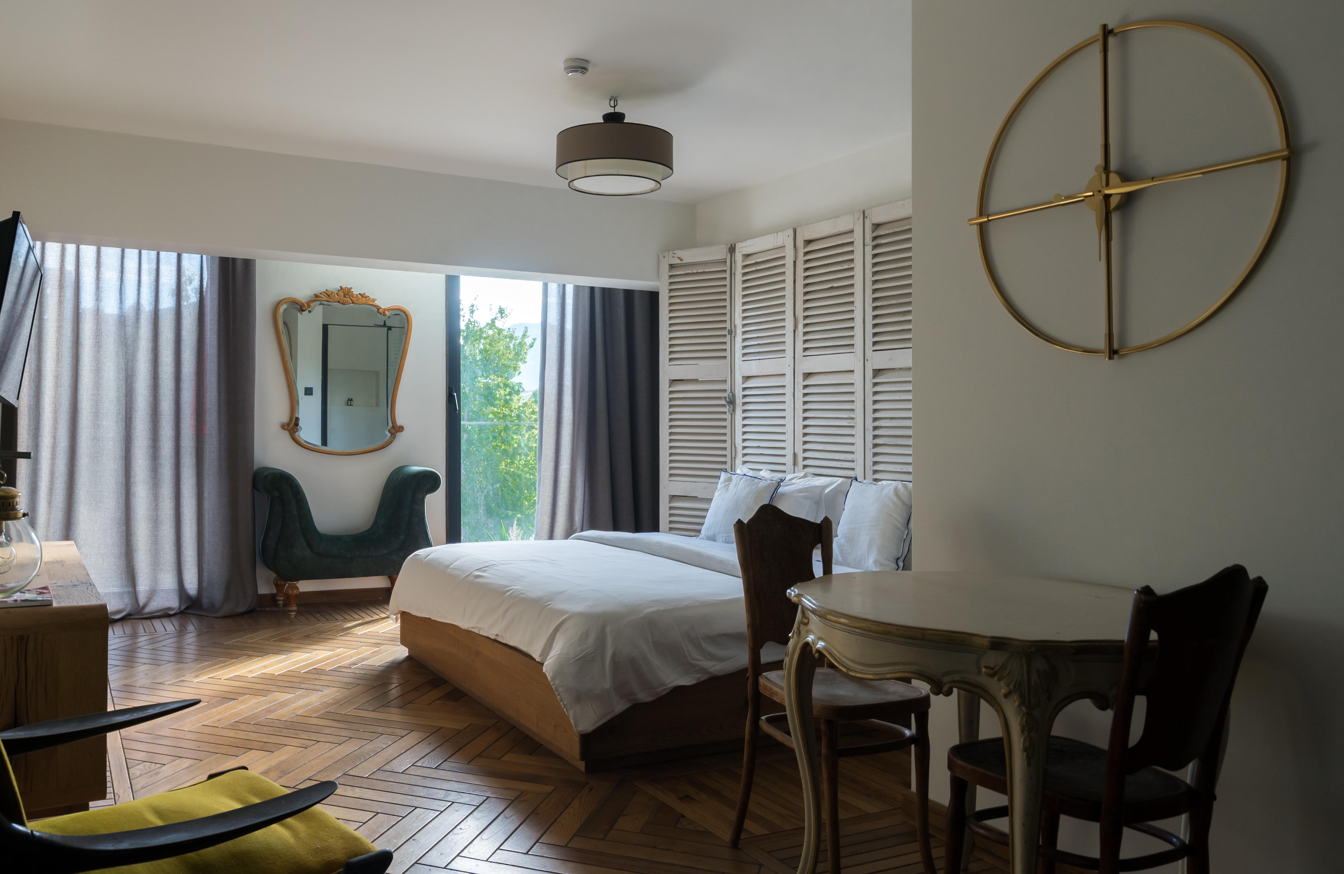 En fazla 2 yetişkin.