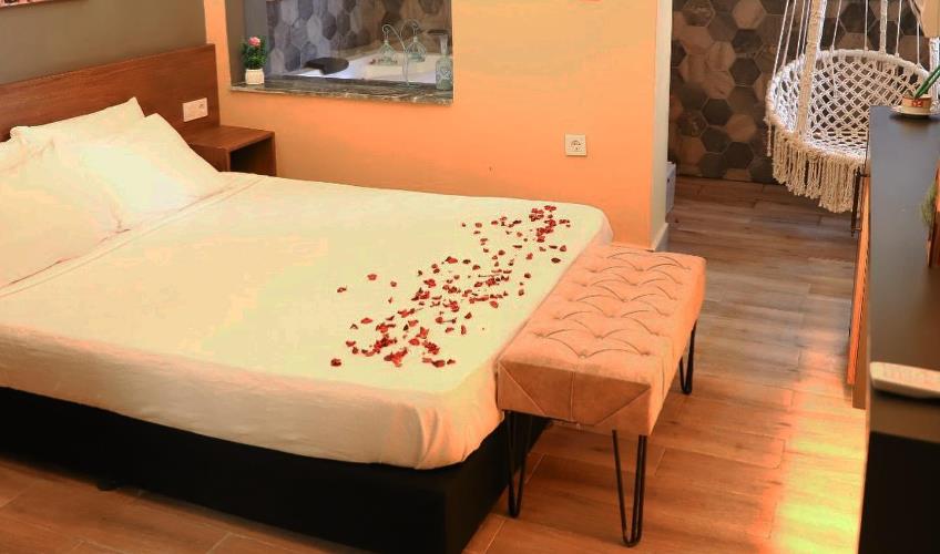 En fazla 2 yetişkin.