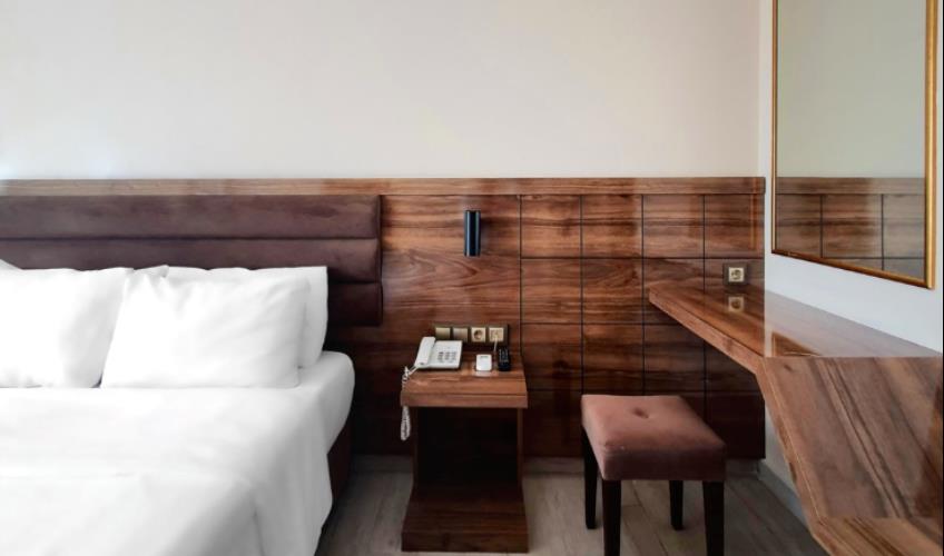 En fazla 2 yetişkin.