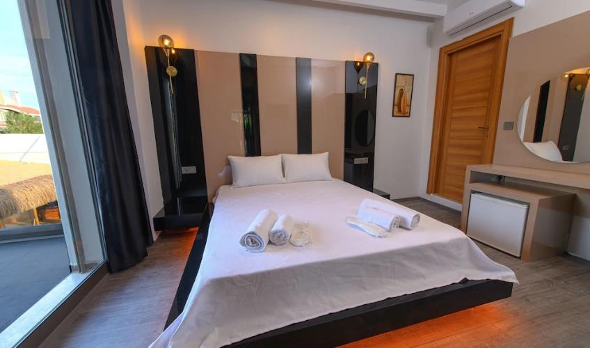 En fazla 2 yetişkin.