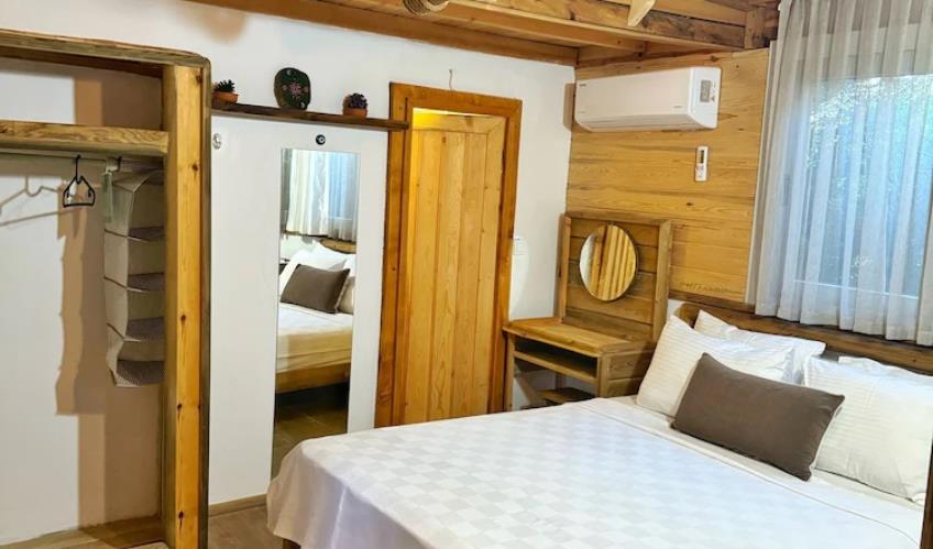 En az 2 yetişkin, En fazla 4 yetişkin + 1 çocuk veya 3 yetişkin + 2 çocuk.