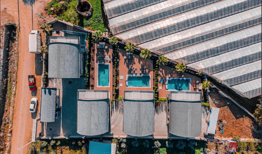 En fazla 4 yetişkin + 2 çocuk + 1 bebek (0-2 yaş) veya 3 yetişkin + 2 çocuk + 1 bebek (0-2 yaş).