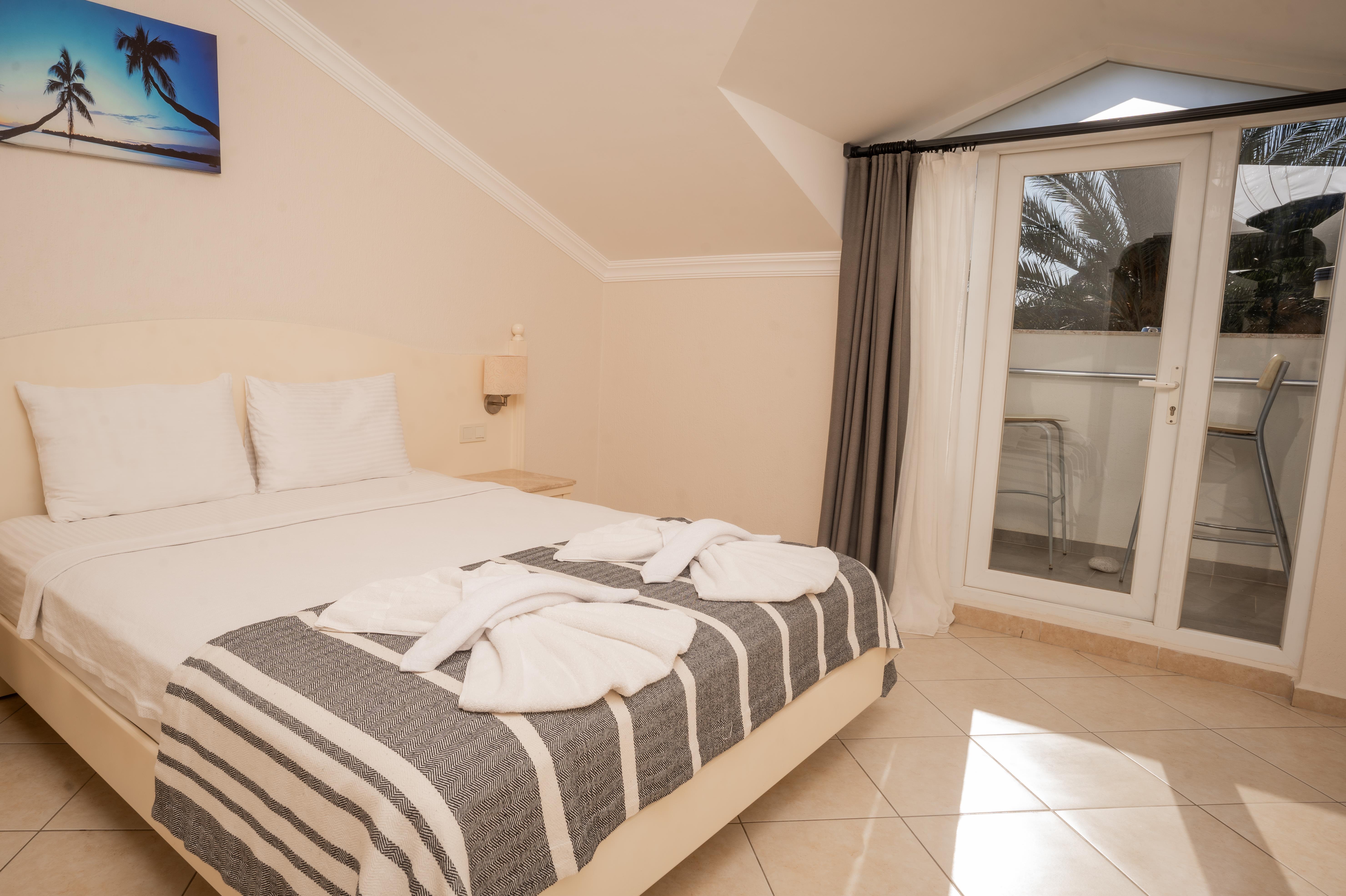 En fazla 2 yetişkin.