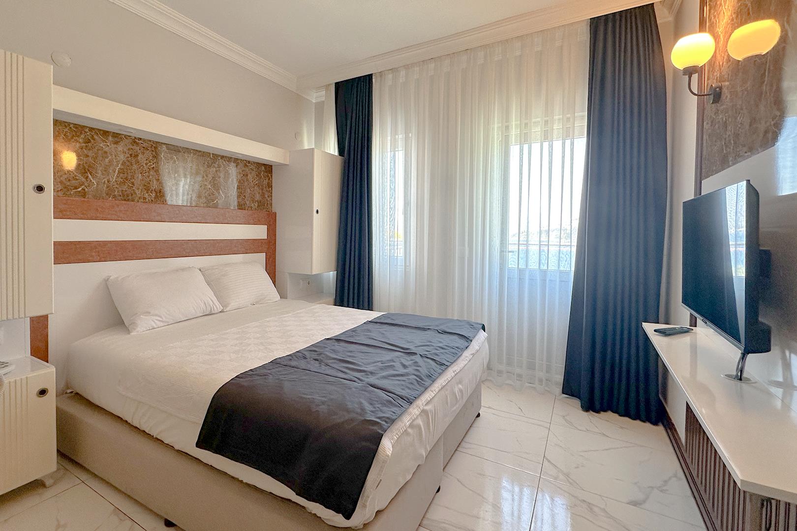 En fazla 2 yetişkin + 1 çocuk veya 1 yetişkin + 1 çocuk.