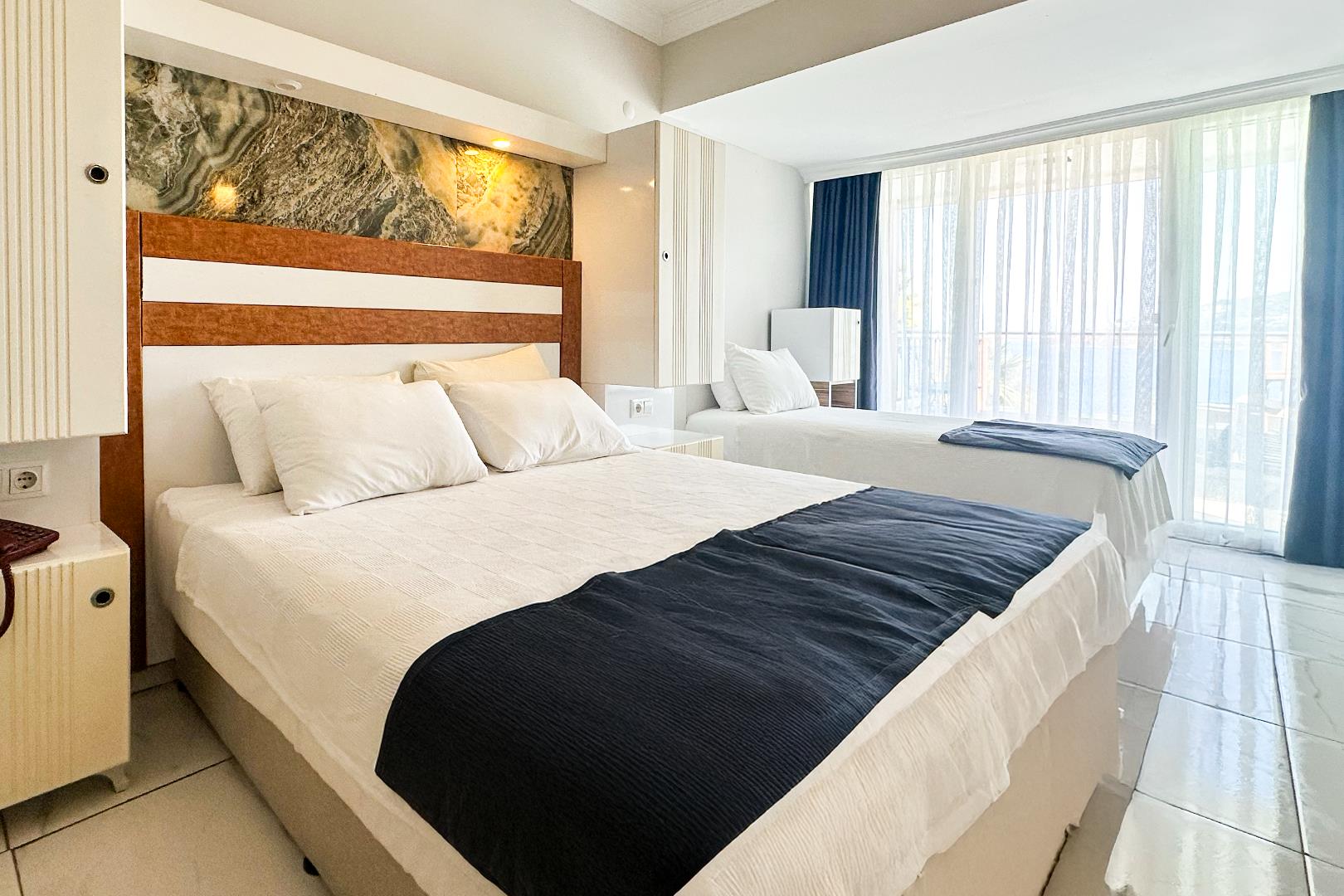 En az 2 yetişkin, En fazla 3 yetişkin veya 2 yetişkin + 2 çocuk.